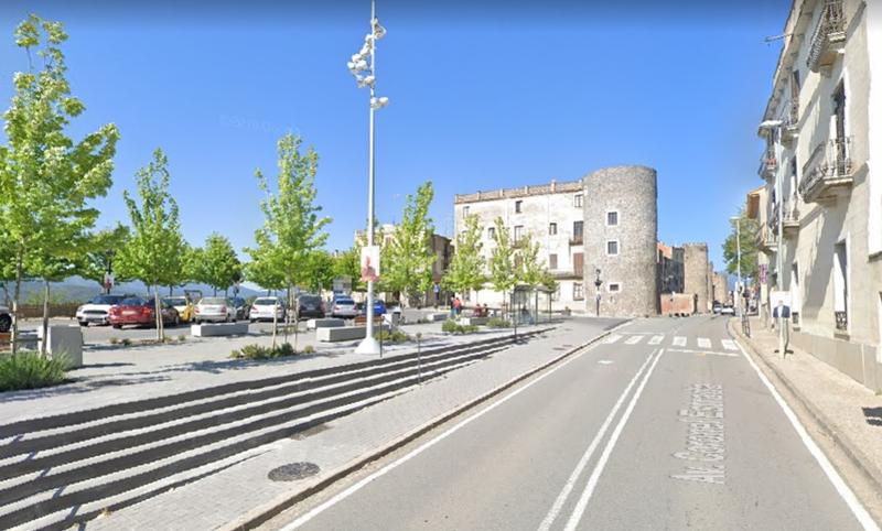 Foto b2b1b32d-a05c-4925-b47d-96155c7cc10a. Edificio edifici terciari / residencial al centre del poble. en Hostalric