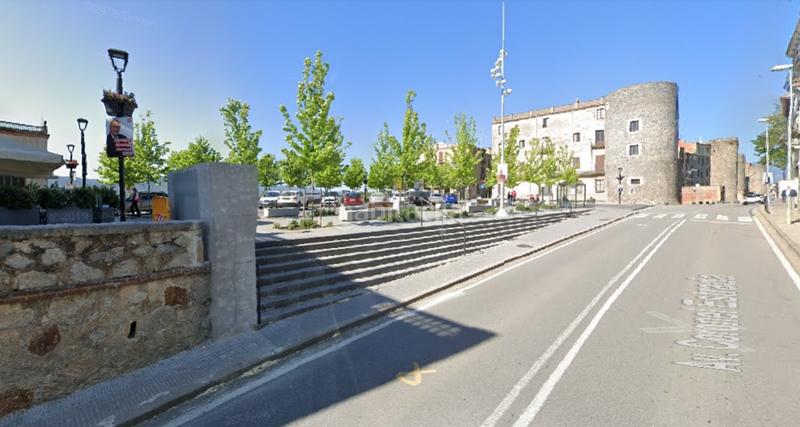 Foto e5ecee89-b135-4d02-87ef-e2f6e9b30dfd. Edificio edifici terciari / residencial al centre del poble. en Hostalric