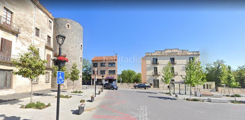 Foto f07e0484-d6fc-4b99-8c4b-689e75c9c382. Edificio edifici terciari / residencial al centre del poble. en Hostalric