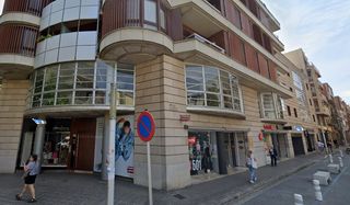 Lloguer Aparcament cotxe a Carrer juli garreta 1. Pàrquing cotxe gran i moto c juli garreta
