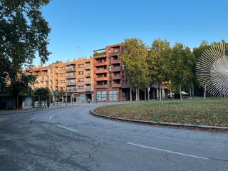 Alquiler Parking coche en Passeig de la devesa 4. Pàrquing per a cotxe mitjà-gran.