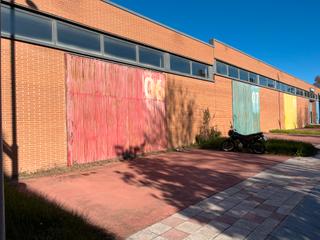 Rent Industrial building in Carrer manresa 4. Nau de 180m2 per condicionar