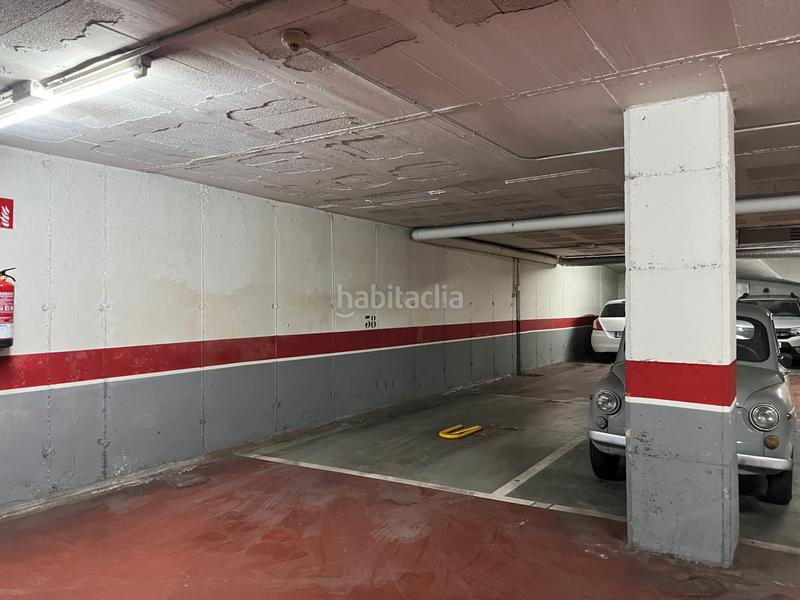 Foto d6fc0cf3-fa09-499c-a4e6-a72651f6bb3b. Aparcament cotxe a carrer de bernat boades 31 a La Devesa Girona