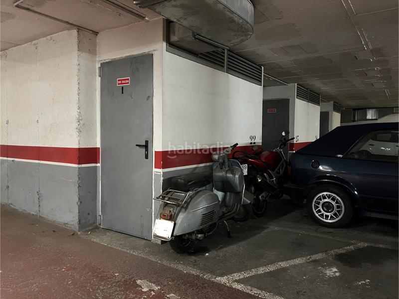 Foto fec2ea0b-1d07-4edb-ac62-b9568eefae5d. Aparcament cotxe a carrer de bernat boades 31 a La Devesa Girona