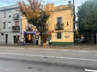 Local Comercial a Carrer de santa eugènia 67. Local comercial cantoner de 177 m2 amb aparador.