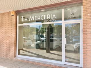 Local Comercial a Carrer nou 59. Local cantoner amb doble aparador