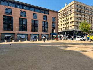 Lloguer Oficina  Plaça de josep pla i casadevall. Oficina de sala principal i 2 despatxos independents, a centre g