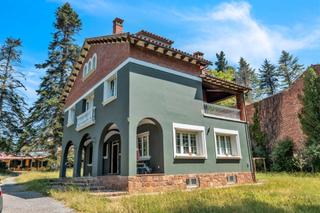 Xalet  Passeig font vella. Finca amb casa senyorial i amb annexes sobre solar de 4.207m2.