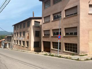 Nau industrial  Carrer joan serras. Edifici industrial de 2.285m2 ( de 2.077m2 ùtils) per inversor /