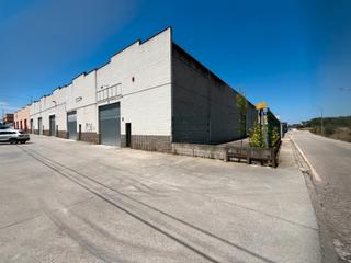 Lloguer Nau industrial  Carretera c-63. Nau de 470m2 entremitgeres amb pati lateral d'uns 240m2