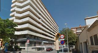 Location Local commercial à Carrer del mestre francesc civil 1. Local de 135m2 en una sola planta.