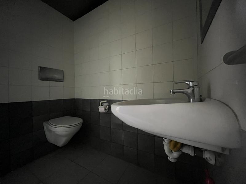 Foto 307f8ae7-3c6a-472e-b430-9393927bfe6a. Alquiler local comercial en carrer del riu güell 25 local comercial de 55m2 en Girona