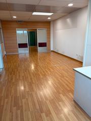 Lloguer Oficina  Carrer de salt. Oficina de 125m2 amb departaments