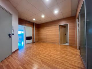 Miete Büro  Carrer de salt. Oficina de 125m2 amb departaments