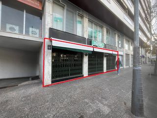 Miete Geschäftsraum in Travessia carril 1. Local comercial de 115m2 construïts amb gran aparador (15 m line
