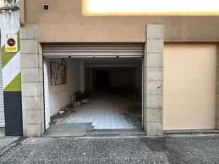 Lloguer Local Comercial  Carrer maluquer salvador. Local de 200m2 per condicionar ( ideal magatzetm )