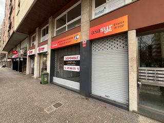 Miete Geschäftsraum in Carrer de la creu 43. Local comercial de 54m2 amb aparador, zona transitada.