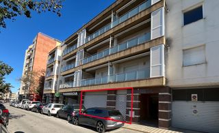 Miete Geschäftsraum in Carrer del cap norfeu 47. Local comercial de 269m2 construïts amb aparador. zona centre.