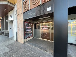 Miete Geschäftsraum in Carrer ultònia 3. Local comercial de 45m2 construïts amb aparador, davant mercat d
