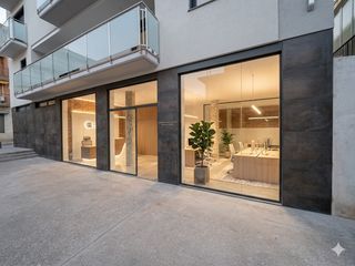 Miete Geschäftsraum in Carrer del cap norfeu 8. Local comercial, de 112m2 construïts (108,2m2 útils) davant plaç