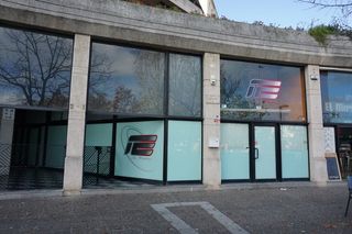 Rent Business premise in Plaça d'europa 2. Local comercial de 120m2 amb aparador, zona transitada.
