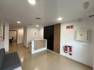 Miete Geschäftsraum  Carrer jocs olímpics de barcelona. Local de 192m2 útils.