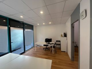 Miete Geschäftsraum  Carrer de santiago. Local de planta baixa amb oficina i garatge/magatzem.