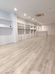 Lloguer Local Comercial a Carrer maluquer salvador 3. Local comercial de 90m2 amb aparador, zona transitad