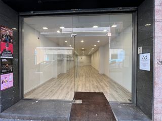 Affitto Locale commerciale in Carrer maluquer salvador 3. Local comercial de 90m2 amb aparador, zona transitad