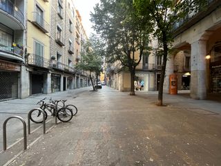 Affitto Locale commerciale  Rambla de la llibertat. Local comercial a la rambla de girona, al carrer més comercial d