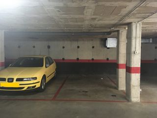 Aparcament cotxe a Carrer de Bescanó 42