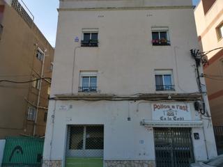 Flat in Calle francolí 40. Piso para reformar en primera planta del edificio
