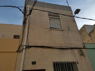 Towny house in N/a. Casa a reformar en zona tranquila