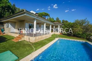 Haus in Cabrils. Unifamiliar a cuatro vientos con jardn, piscina y preciosas vis