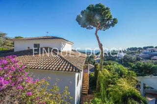 Haus in Cabrils. Unifamiliar a cuatro vientos, con jardn, piscina y vistas al ma