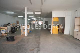 Fabrikhalle in Centre. Nave industrial de 2 plantas