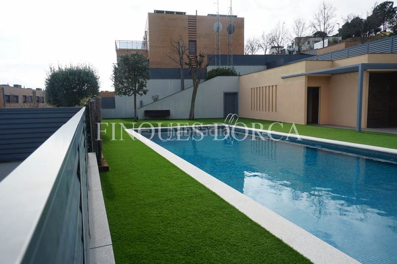 Foto 02020352-ce9c-4148-a440-3039db597f48. Casa adossada amb xemeneia calefacció aparcament piscina a Cabrils