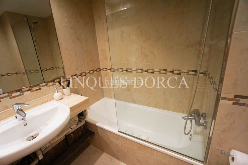 Foto a75ba3e6-ee15-4b78-baff-d2970ddde19e. Casa adossada amb xemeneia calefacció aparcament piscina a Cabrils