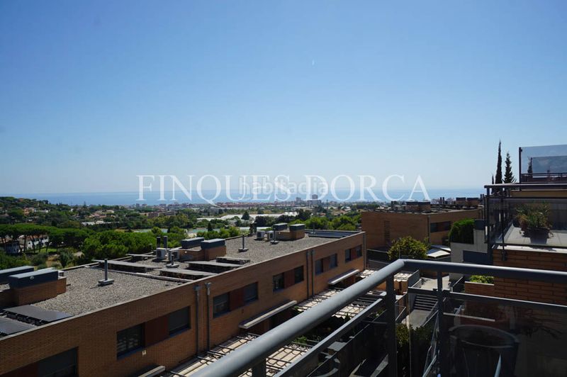 Foto b12d4c4f-5165-499c-b0c8-712ff46b9dfb. Casa adossada amb xemeneia calefacció aparcament piscina a Cabrils