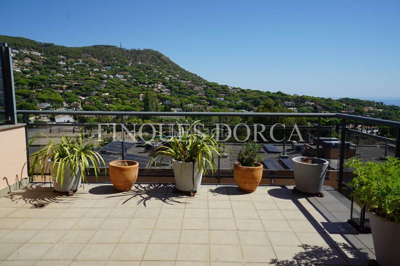 Foto d088b62b-8164-421c-9b13-2584629fd271. Casa adossada amb xemeneia calefacció aparcament piscina a Cabrils