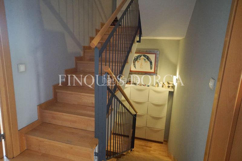 Foto d58fd82f-33b3-4a12-bb0a-3e47e500f5b6. Casa adossada amb xemeneia calefacció aparcament piscina a Cabrils