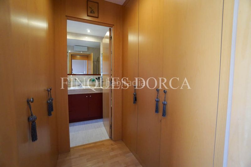 Foto e82def5d-f14b-4c95-b050-e6c51e794cad. Casa adossada amb xemeneia calefacció aparcament piscina a Cabrils
