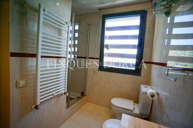 Foto f26d957b-783e-4861-be95-3584b14829c2. Casa adossada amb xemeneia calefacció aparcament piscina a Cabrils