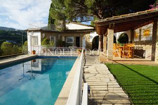Chalet à Cabrils. Chalet con vistas y piscina.