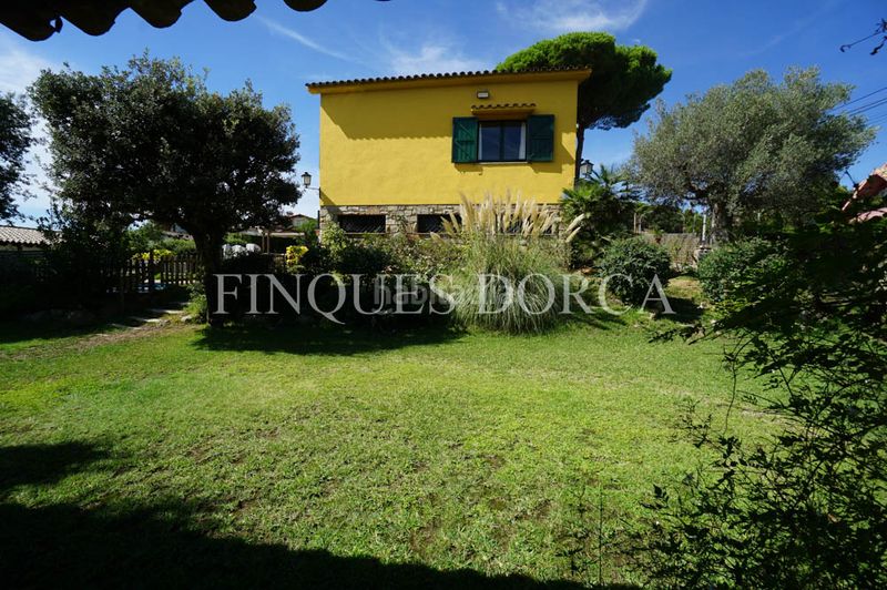 Foto 0d934478-8907-4a58-b732-9bf1e477e340. Xalet amb xemeneia calefacció aparcament piscina a Cabrils