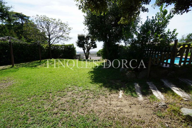 Foto 516fff7f-7b8a-4c1d-805f-dbb2cbc9488b. Xalet amb xemeneia calefacció aparcament piscina a Cabrils