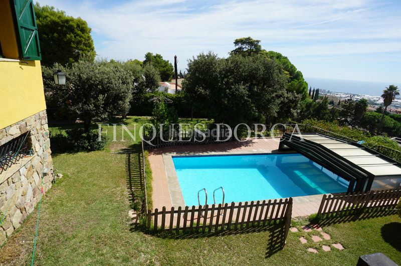 Foto 90bb2b94-bdb7-47ea-95ea-cbe31c84e990. Xalet amb xemeneia calefacció aparcament piscina a Cabrils