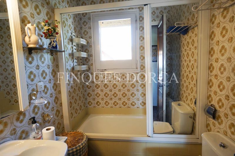 Foto a309bbd7-9b63-4981-9471-4b975a23aa22. Xalet amb xemeneia calefacció aparcament piscina a Cabrils