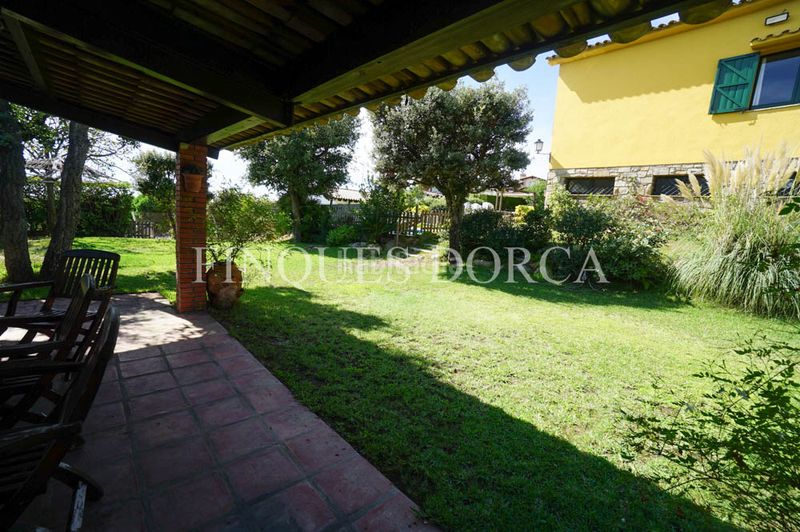 Foto e4867759-9629-4595-9204-3fb8a11a9527. Xalet amb xemeneia calefacció aparcament piscina a Cabrils