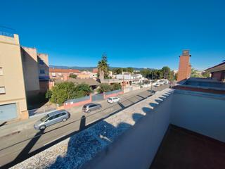Casa adossada  Carrer de llevant. Impecable adosado de 4 habitaciones